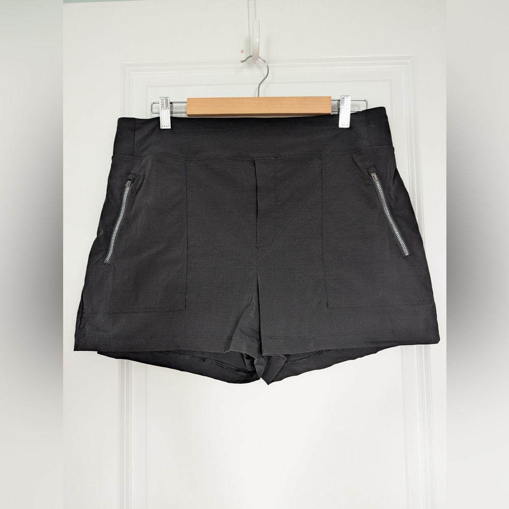 Athleta Women’s Trekkie North Mid Rise Short Black Size 14